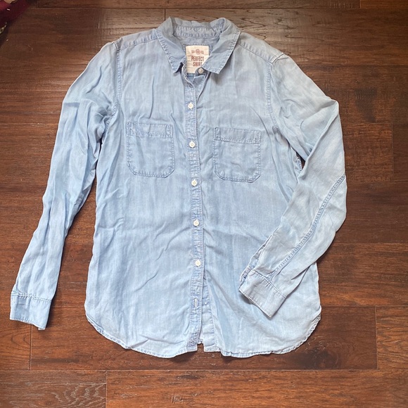 SO brand perfect shirt relaxed fit chambray button down shirt size medium - Picture 1 of 10
